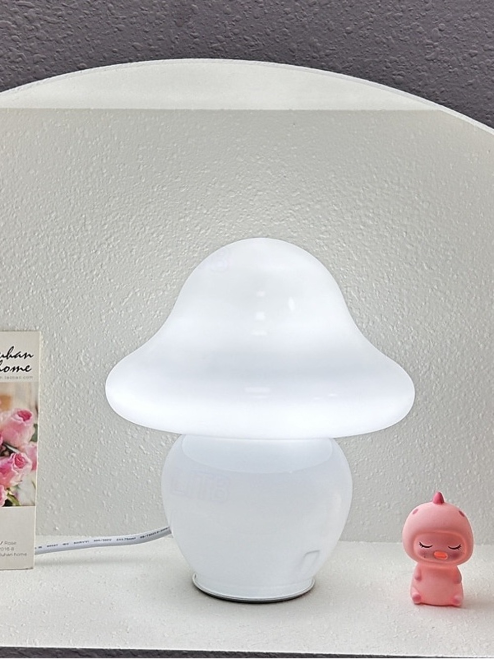 WHITE MUSHROOM TABLE LAMP